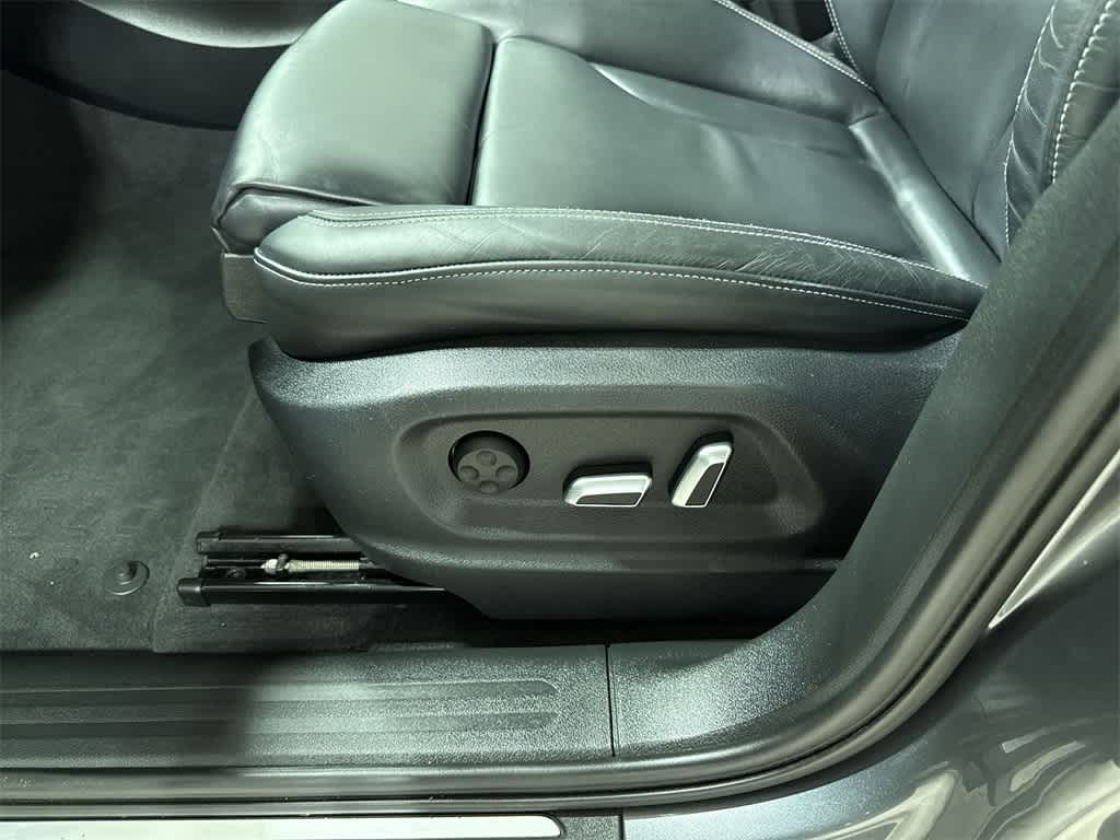 Thumbnail: 2015 Audi SQ5 - 24