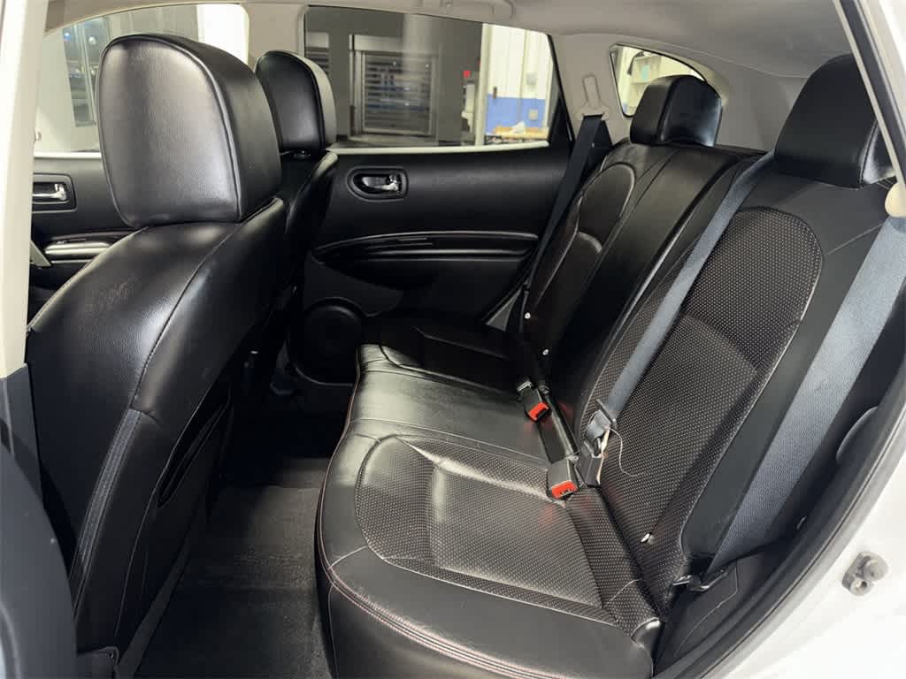 Thumbnail: 2011 Nissan Rogue - 17