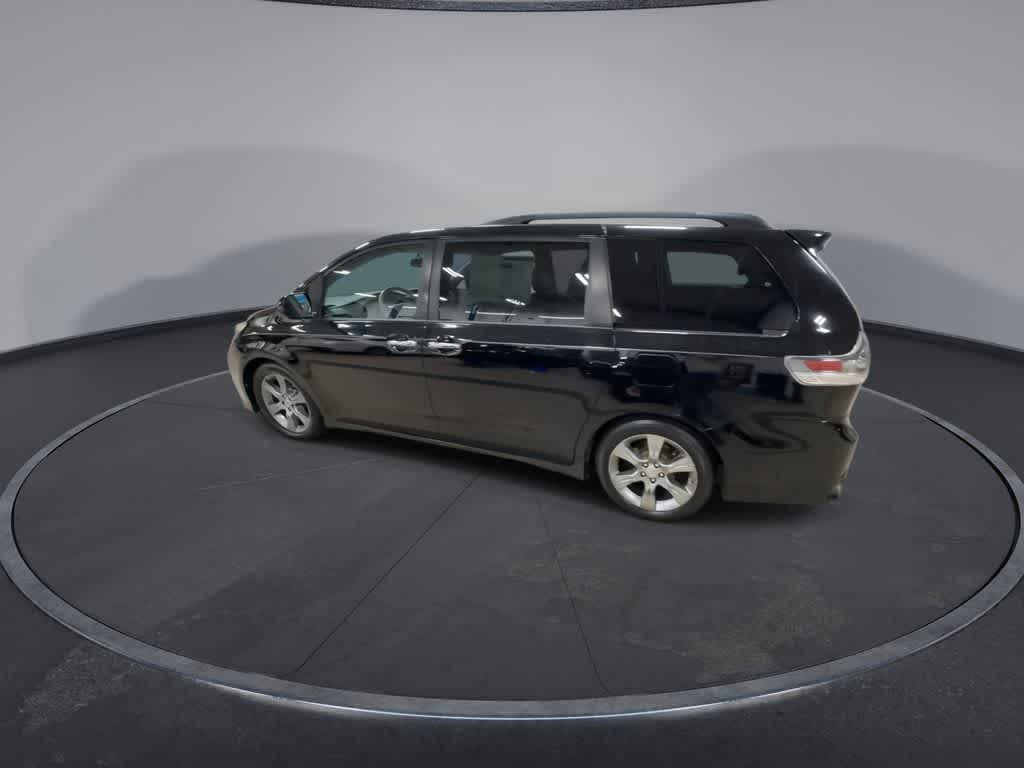Thumbnail: 2014 Toyota Sienna - 6
