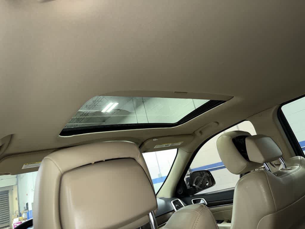 Thumbnail: 2015 Jeep Grand Cherokee - 25