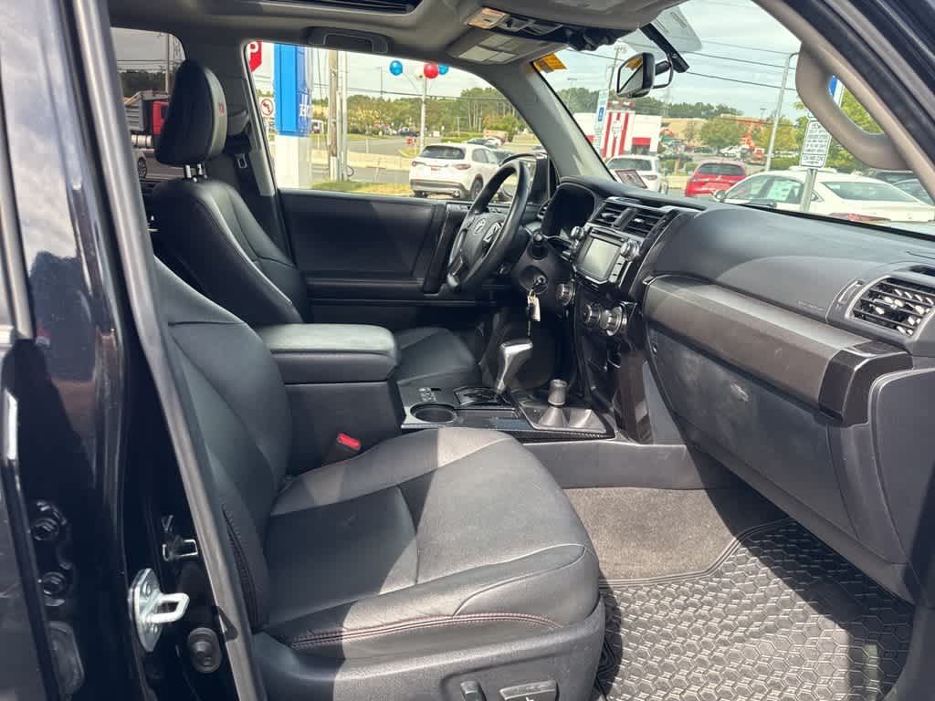 Thumbnail: 2019 Toyota 4Runner - 15