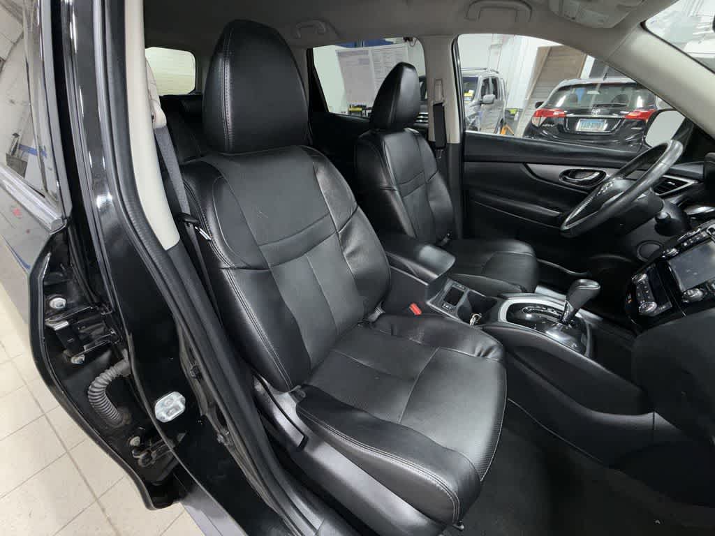 Thumbnail: 2016 Nissan Rogue - 16