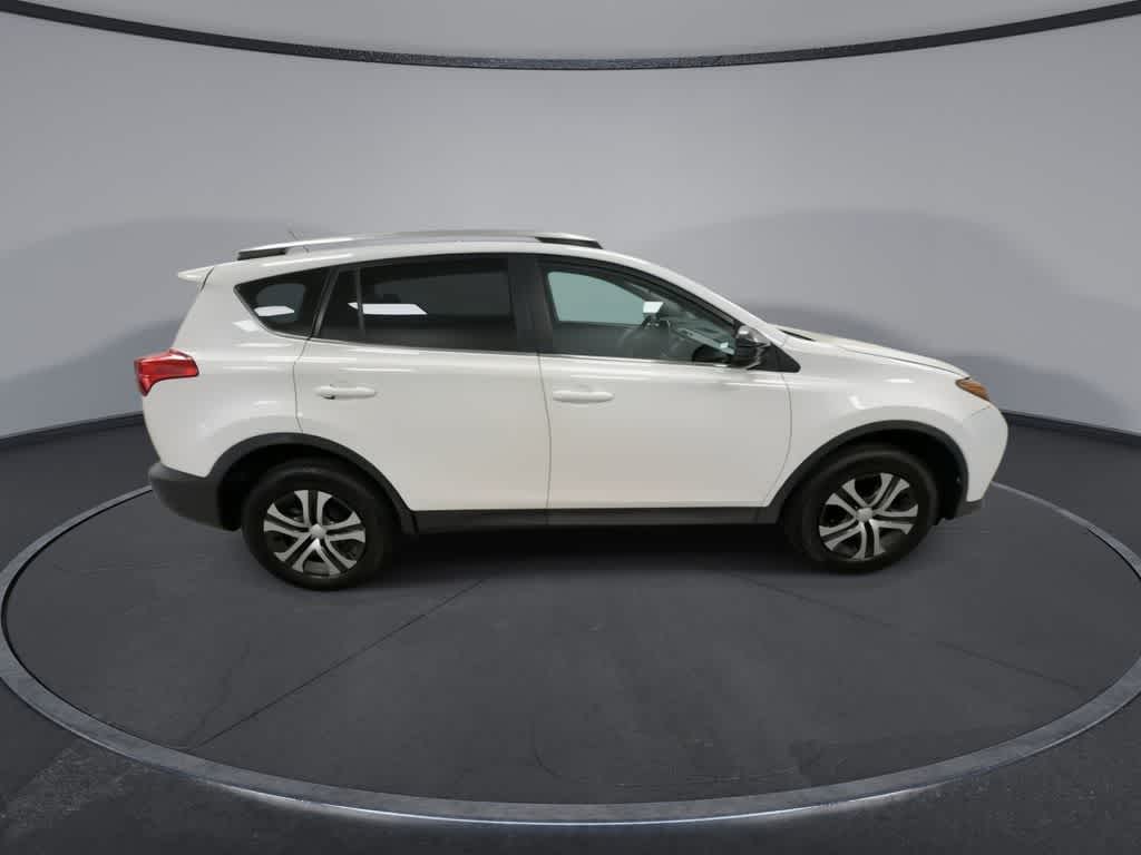 Thumbnail: 2015 Toyota RAV4 - 9