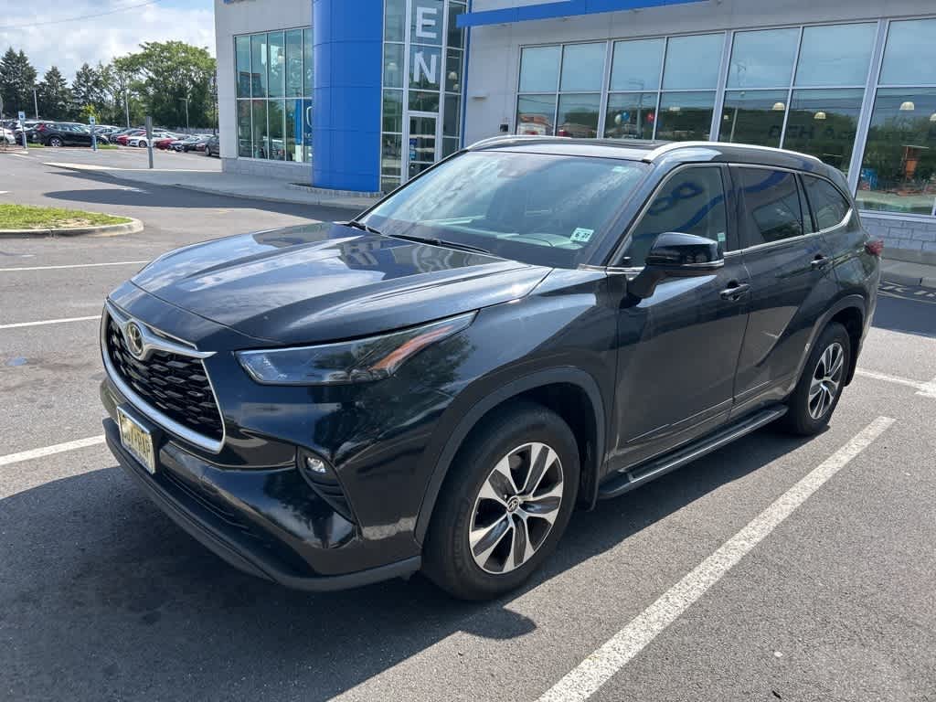 Thumbnail: 2022 Toyota Highlander - 1