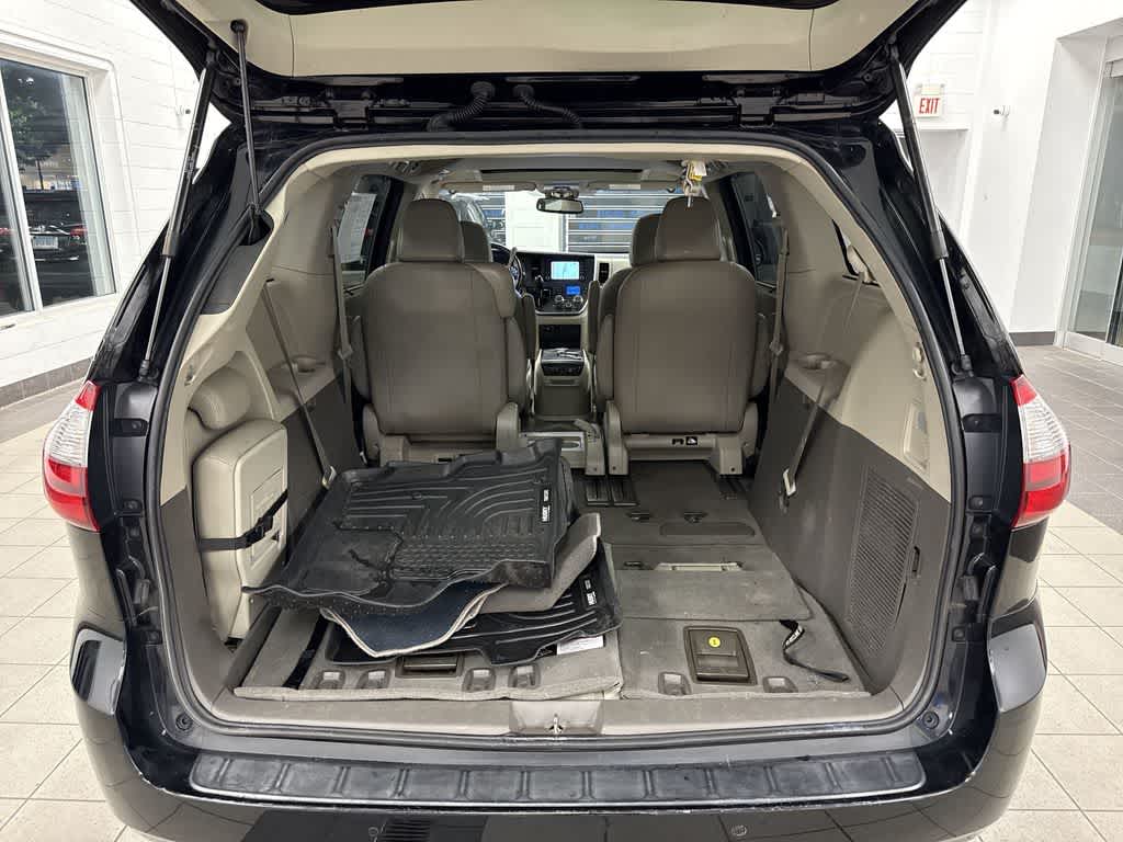 Thumbnail: 2020 Toyota Sienna - 11