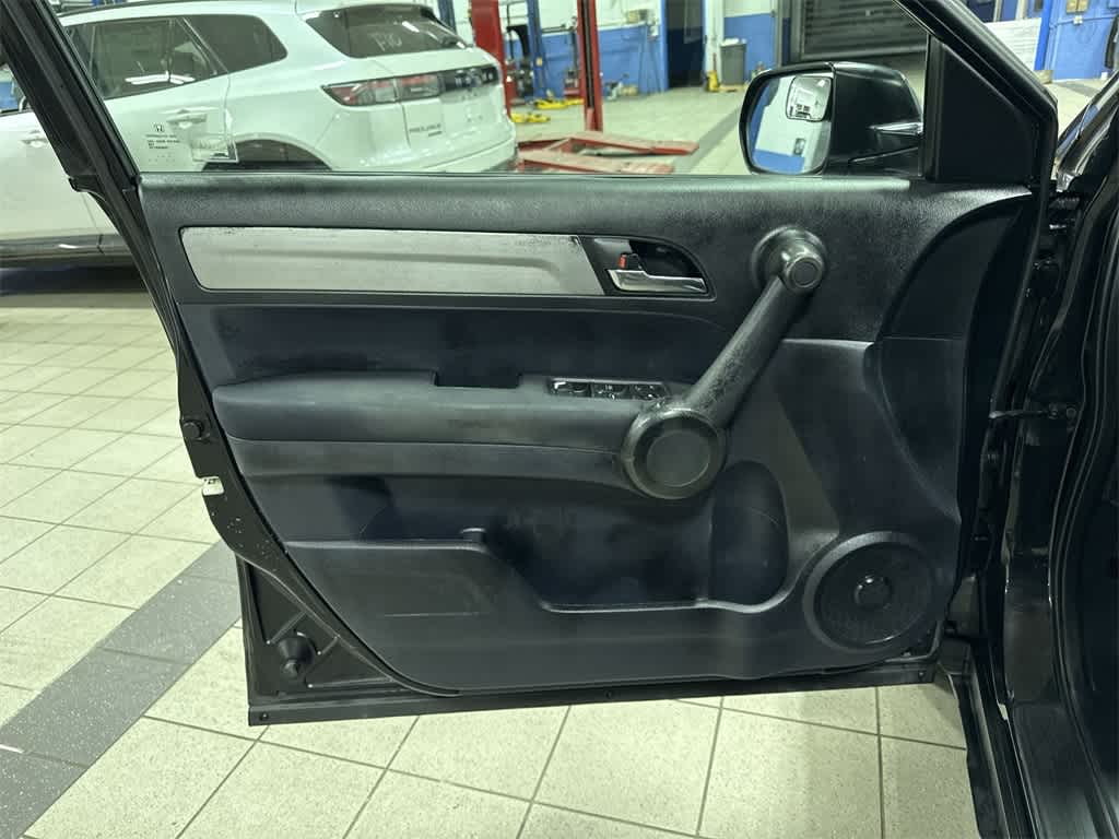 2011 Honda CR-V LX 27