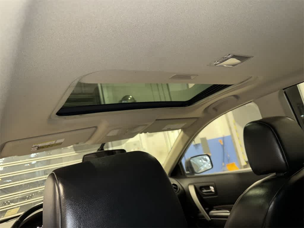 Thumbnail: 2011 Nissan Rogue - 24