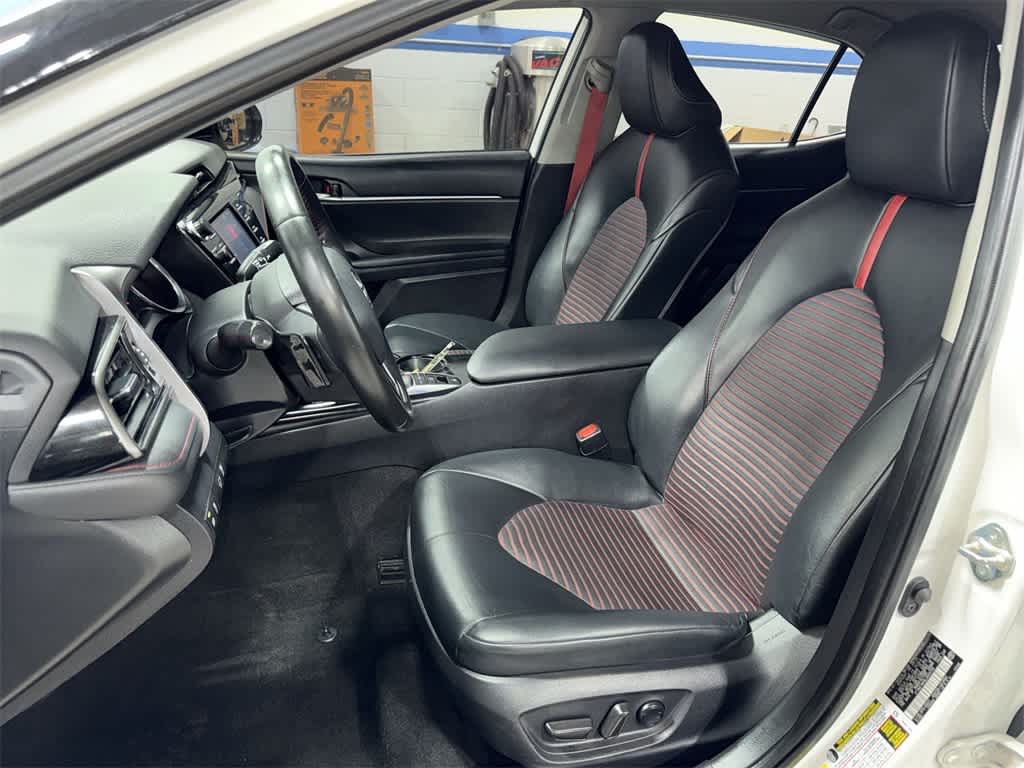 Thumbnail: 2020 Toyota Camry - 15