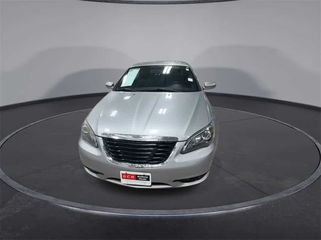 Thumbnail: 2013 Chrysler 200 - 3