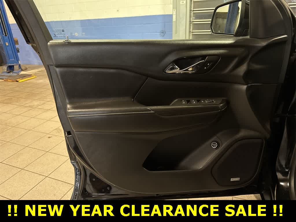 Thumbnail: 2017 GMC Acadia - 33