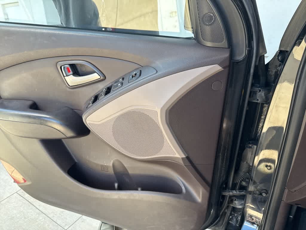 Thumbnail: 2011 Hyundai Tucson - 16