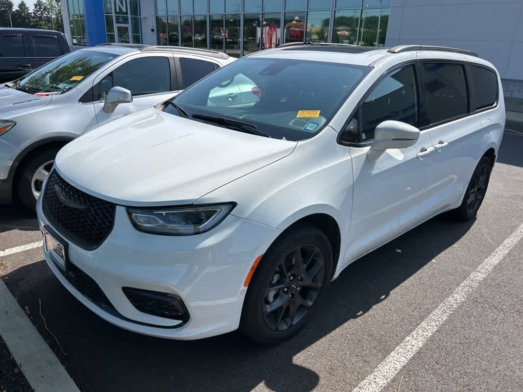 Thumbnail: 2022 Chrysler Pacifica - 1