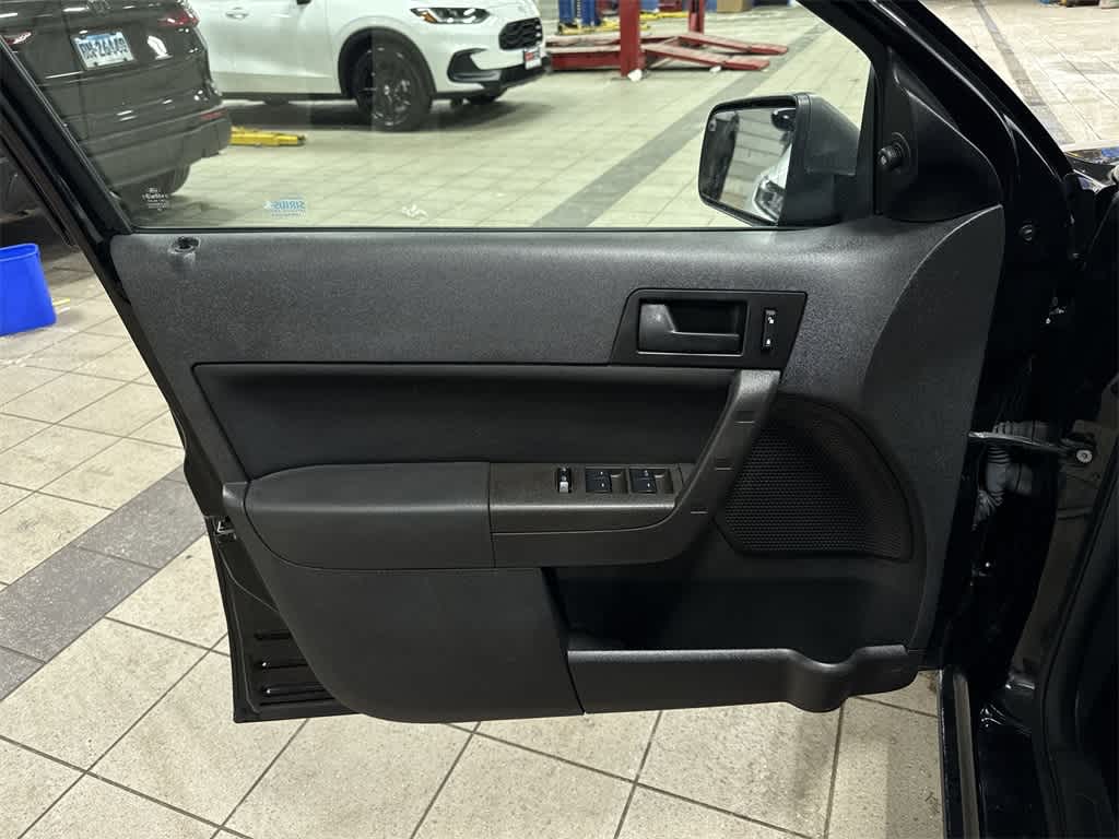 Thumbnail: 2010 Ford Focus - 27