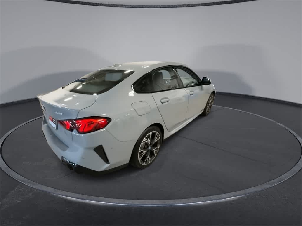 Thumbnail: 2025 BMW 2 Series - 8
