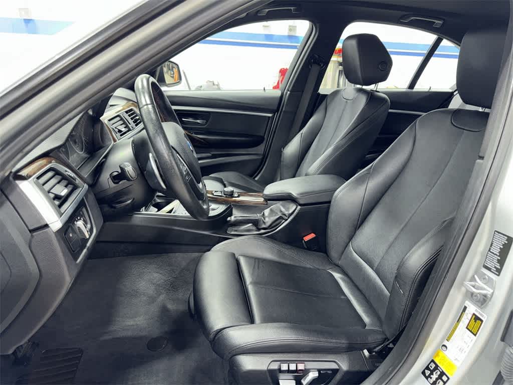 Thumbnail: 2016 BMW 3 Series - 15