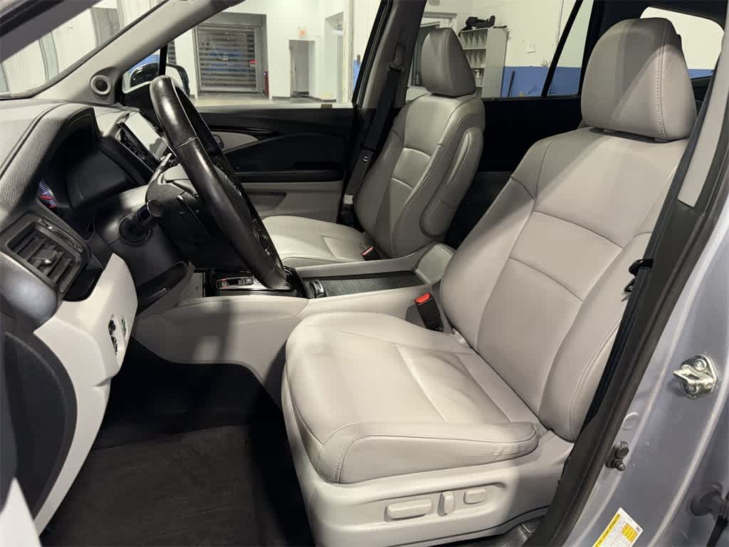 Thumbnail: 2019 Honda Pilot - 14