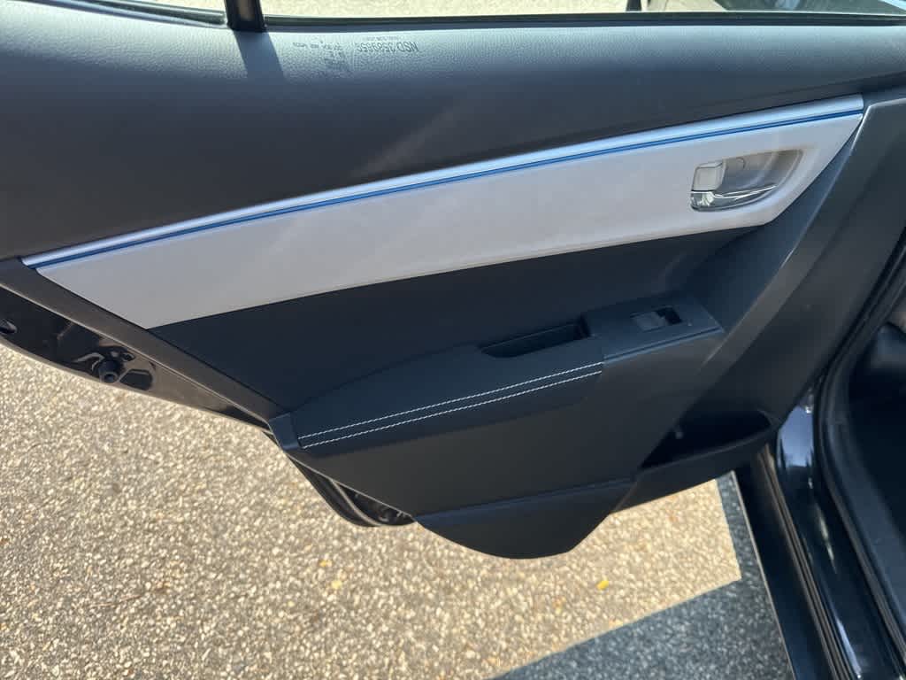 Thumbnail: 2015 Toyota Corolla - 16