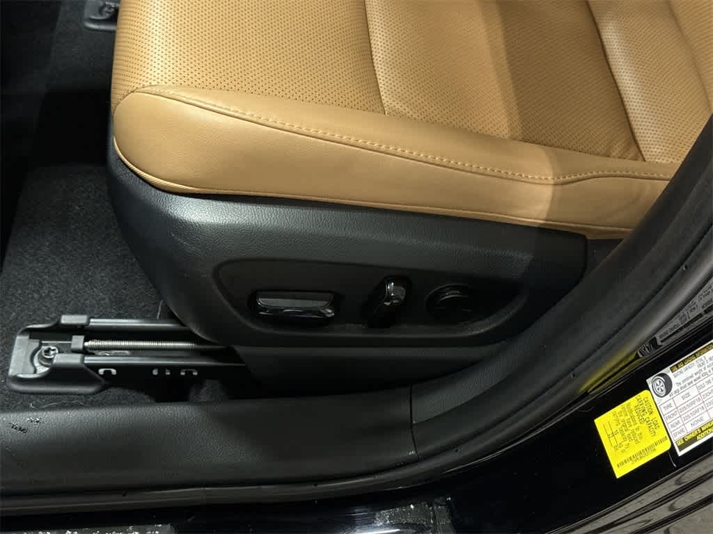 Thumbnail: 2024 Lexus UX - 23