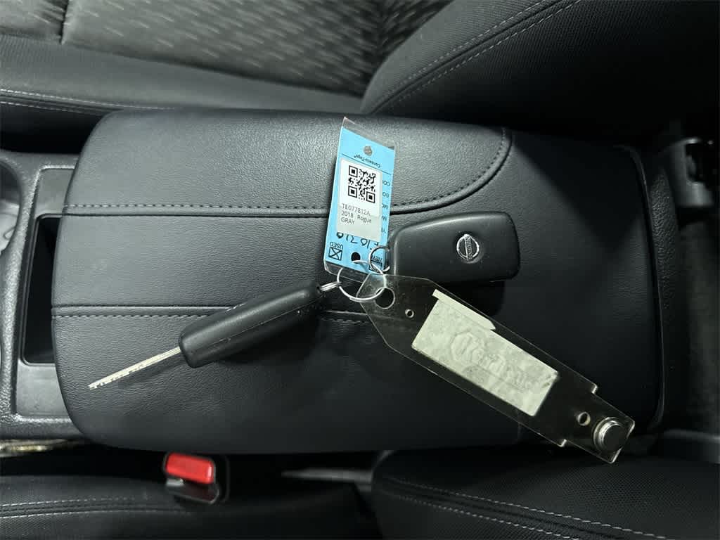 Thumbnail: 2018 Nissan Rogue - 30