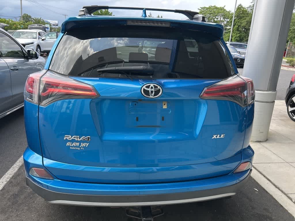Thumbnail: 2018 Toyota RAV4 - 9
