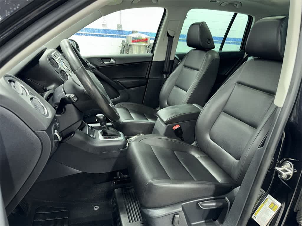 Thumbnail: 2014 Volkswagen Tiguan - 15