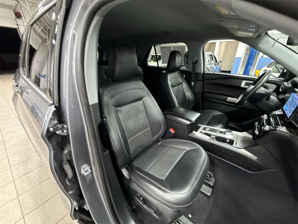 Thumbnail: 2022 Ford Explorer - 16