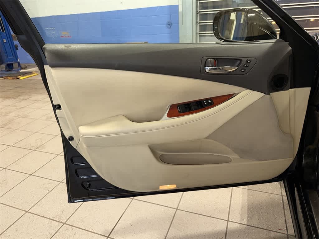 Thumbnail: 2011 Lexus ES - 30