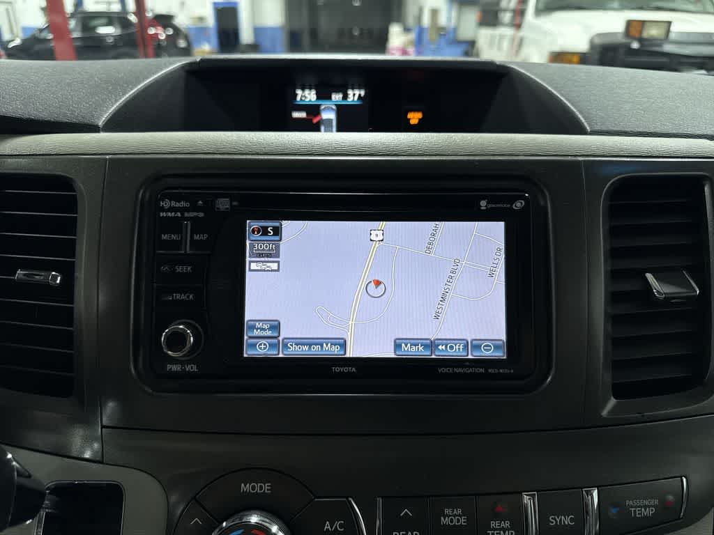 Thumbnail: 2014 Toyota Sienna - 20
