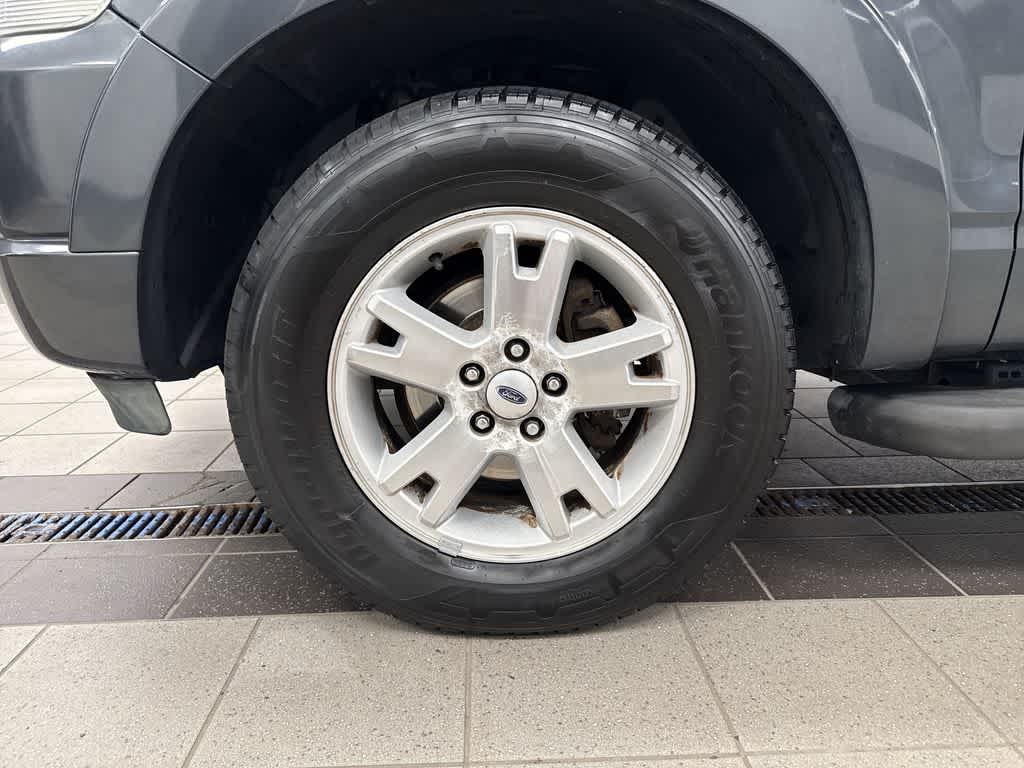 Thumbnail: 2010 Ford Explorer - 10
