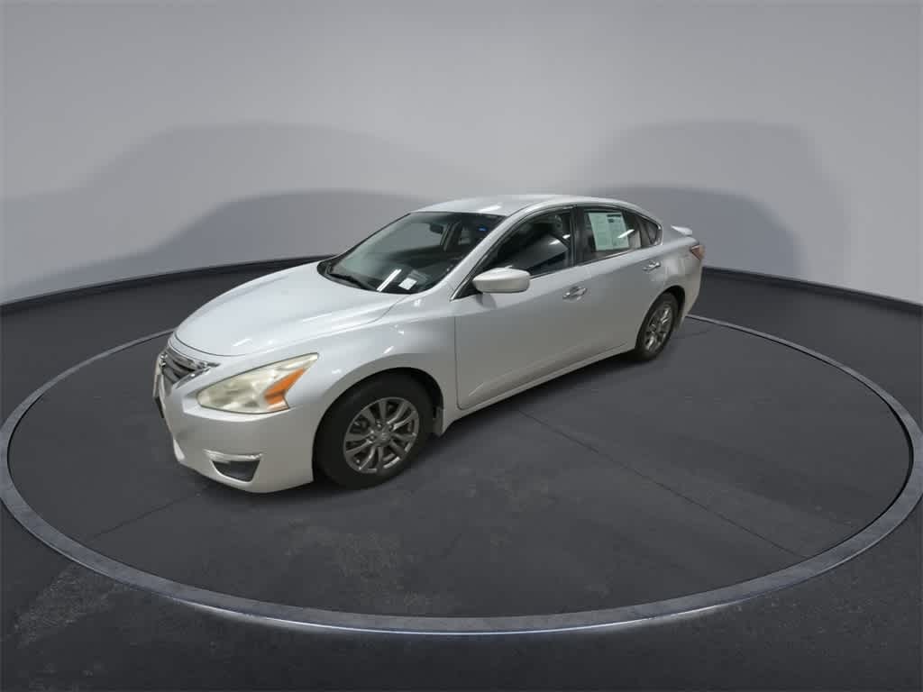 Thumbnail: 2015 Nissan Altima - 4