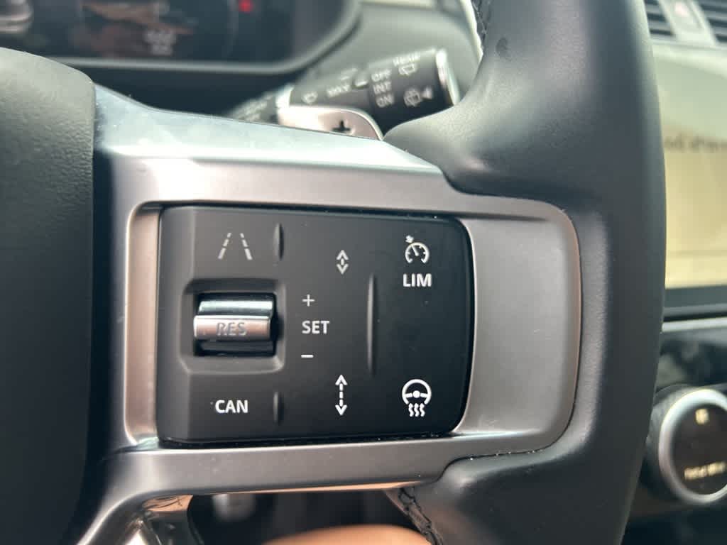 Thumbnail: 2024 Land Rover Discovery - 19