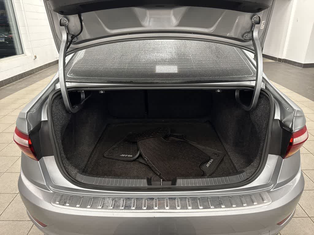 Thumbnail: 2019 Volkswagen Jetta - 11