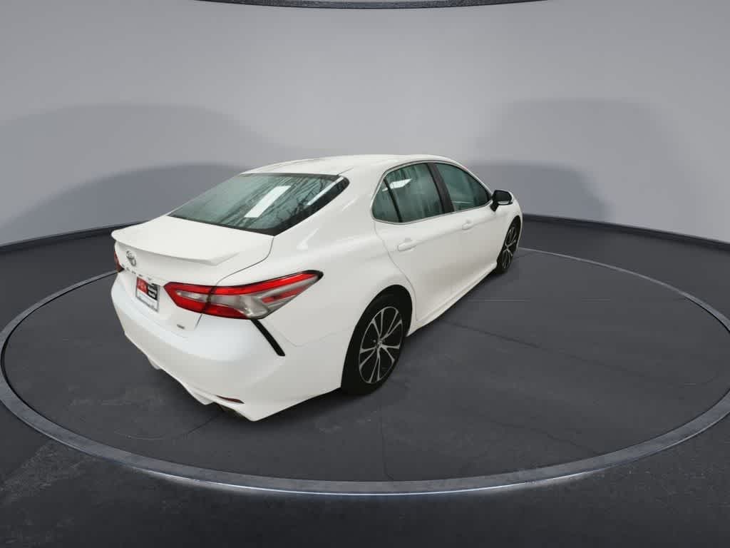 Thumbnail: 2018 Toyota Camry - 8