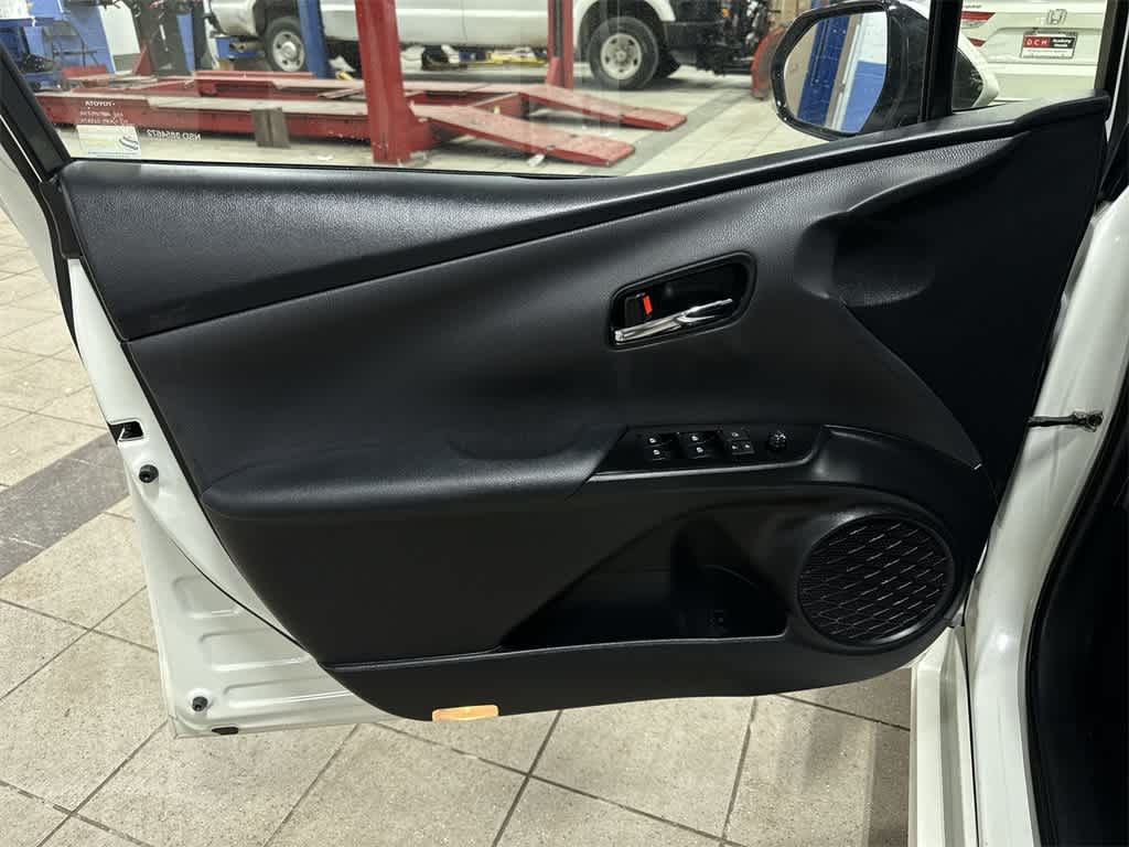 Thumbnail: 2018 Toyota Prius Prime - 30