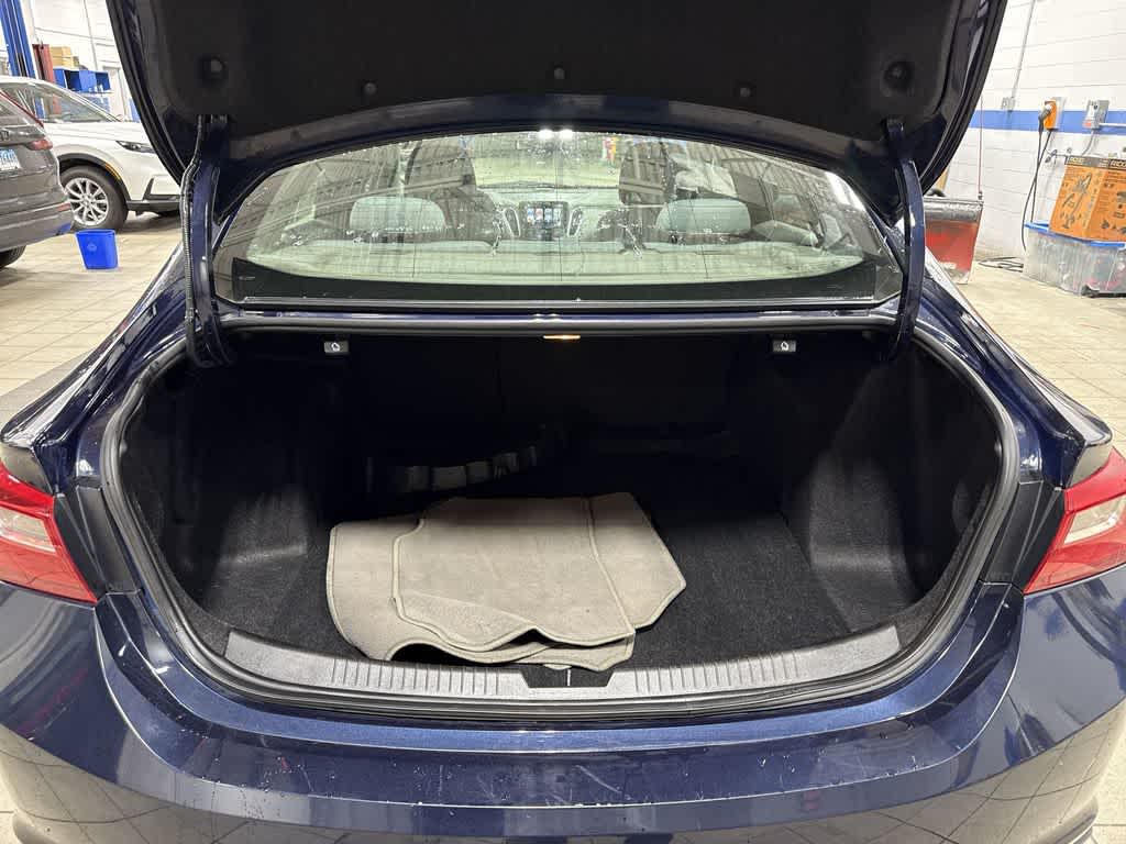 Thumbnail: 2018 Chevrolet Malibu - 11