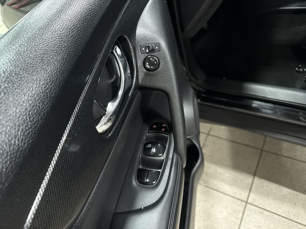 Thumbnail: 2016 Nissan Rogue - 22