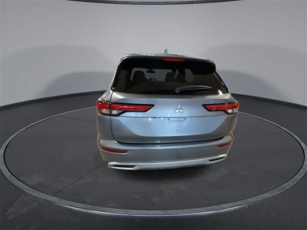 Thumbnail: 2023 Mitsubishi Outlander - 7