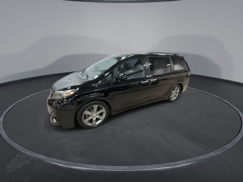 Thumbnail: 2014 Toyota Sienna - 4