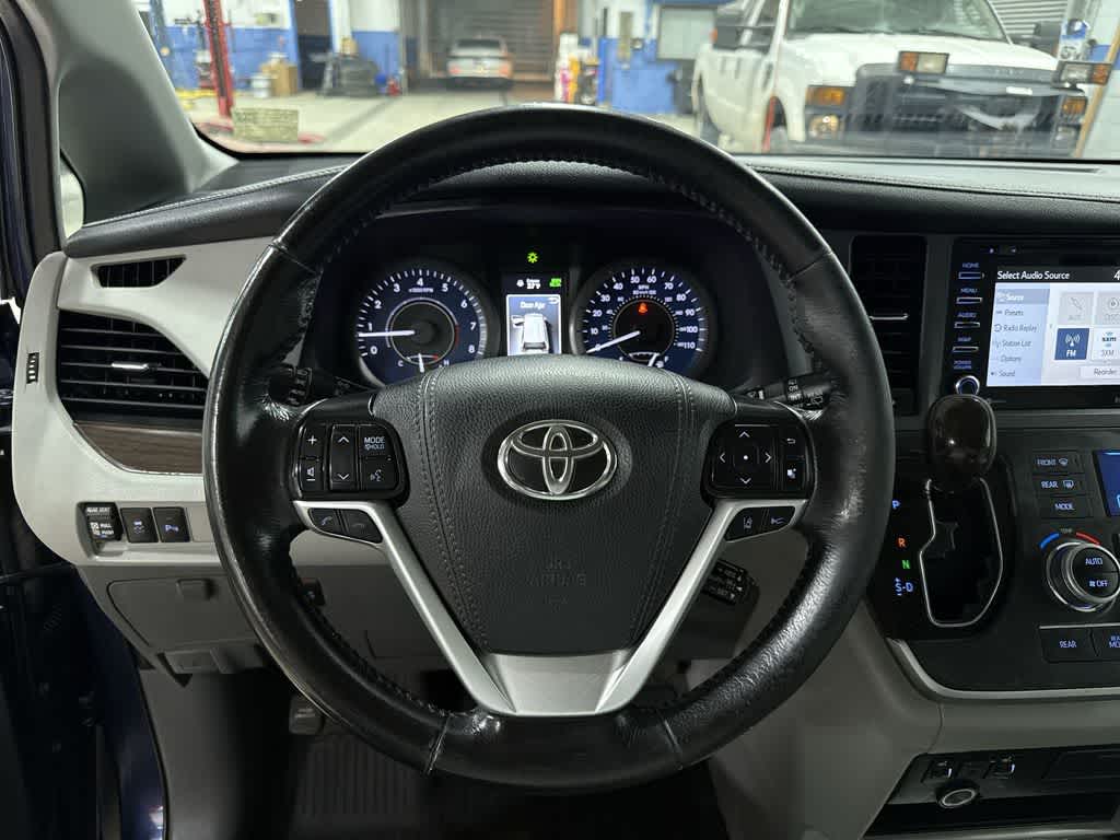 Thumbnail: 2020 Toyota Sienna - 19