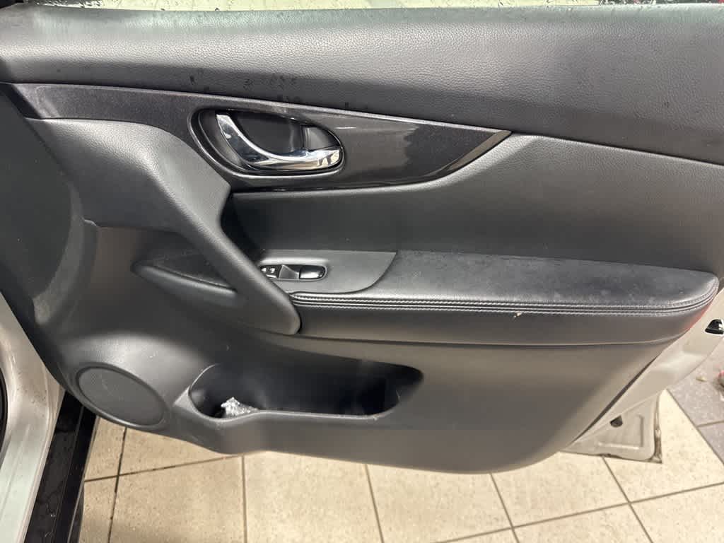 Thumbnail: 2017 Nissan Rogue - 15