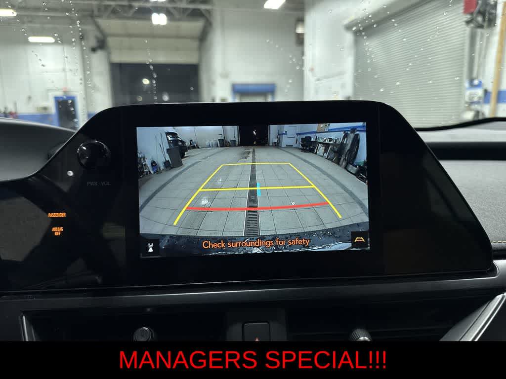 Thumbnail: 2024 Lexus UX - 25