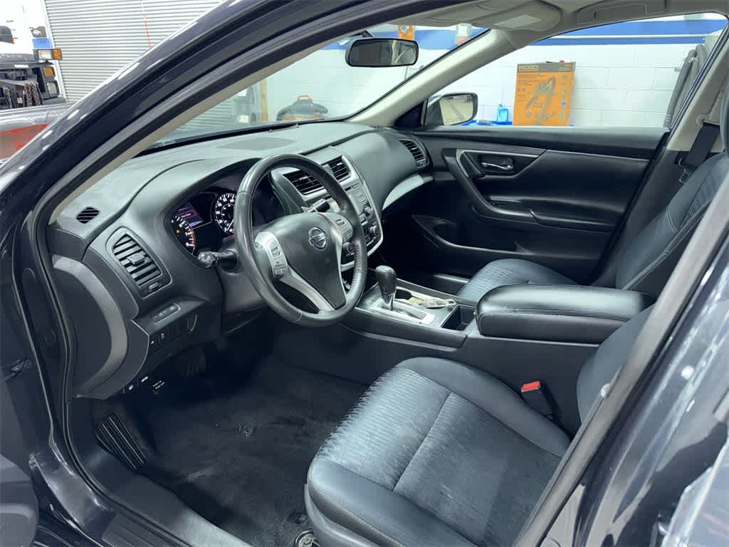 Thumbnail: 2017 Nissan Altima - 28