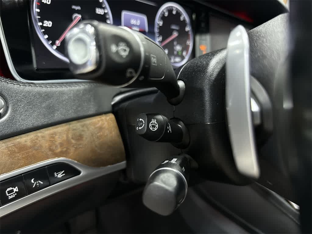 Thumbnail: 2015 Mercedes-Benz S-Class - 35