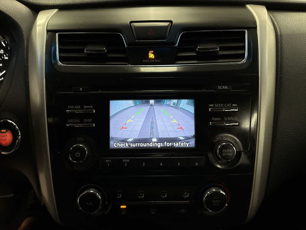 Thumbnail: 2015 Nissan Altima - 24