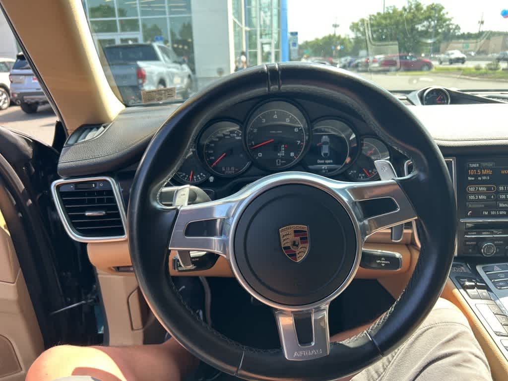 Thumbnail: 2016 Porsche Panamera - 17