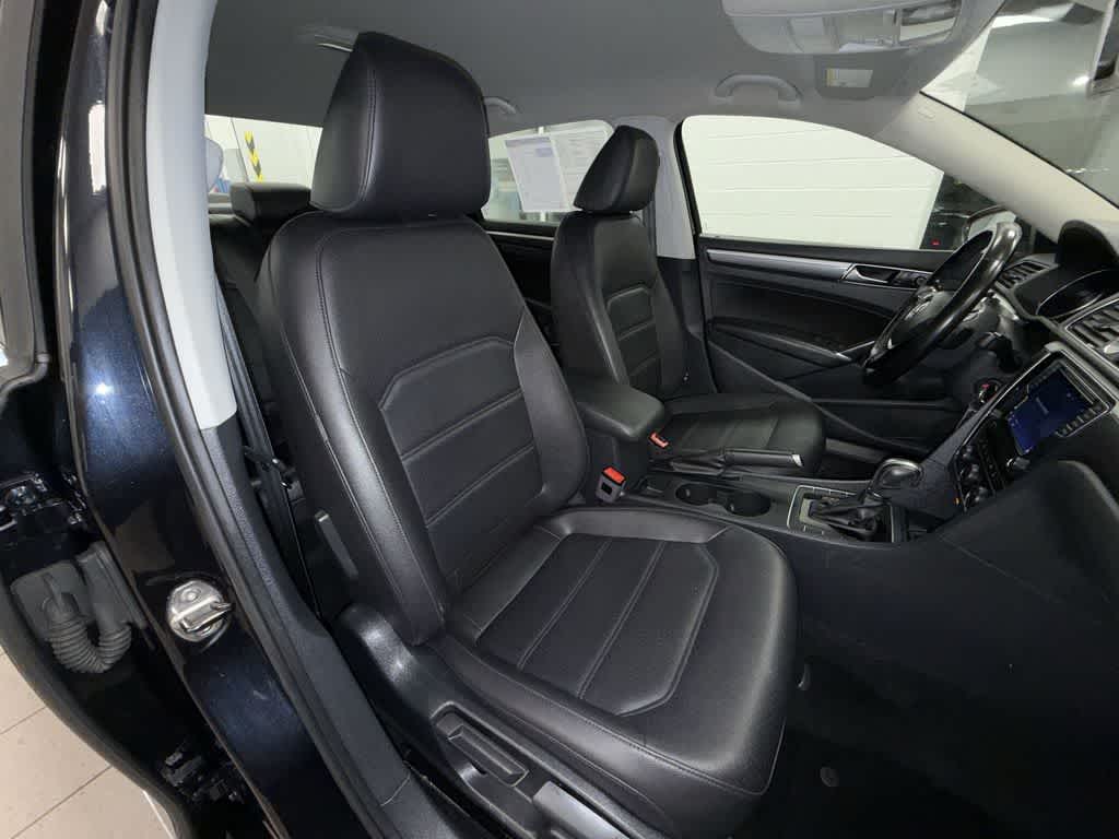 Thumbnail: 2017 Volkswagen Passat - 15