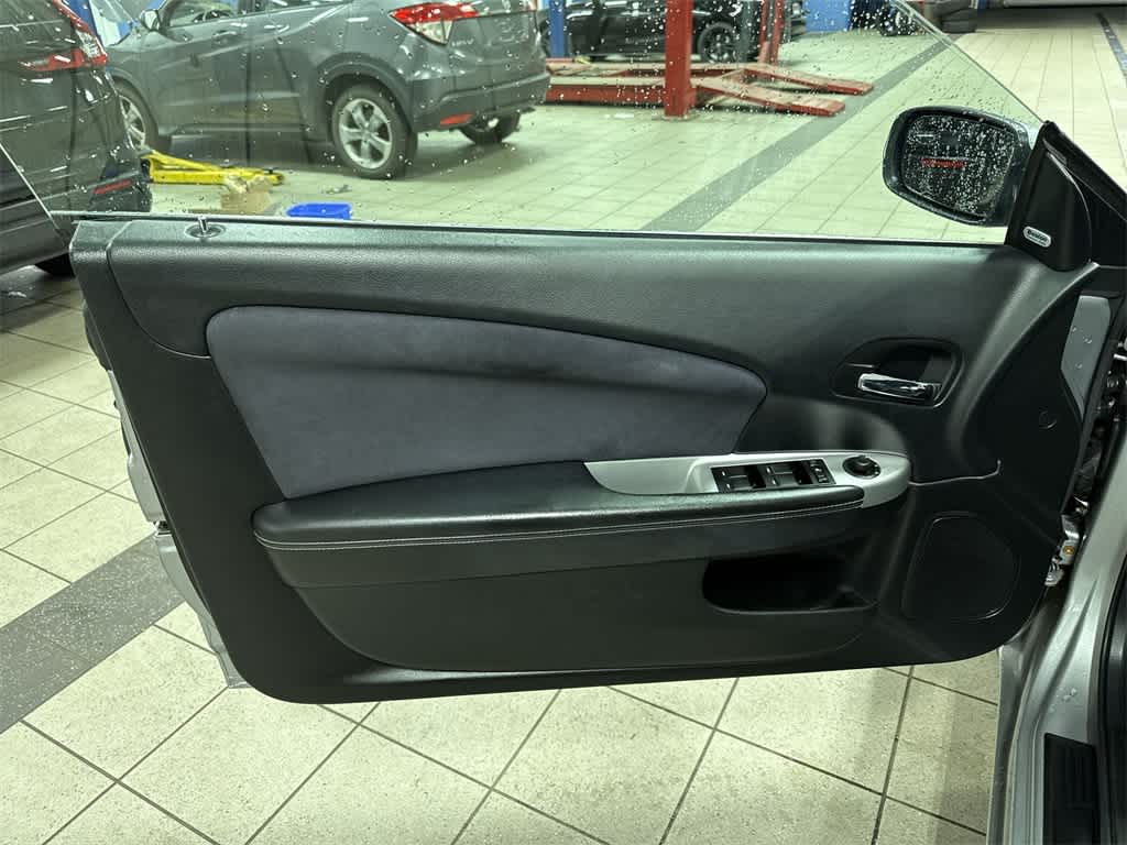 Thumbnail: 2013 Chrysler 200 - 28