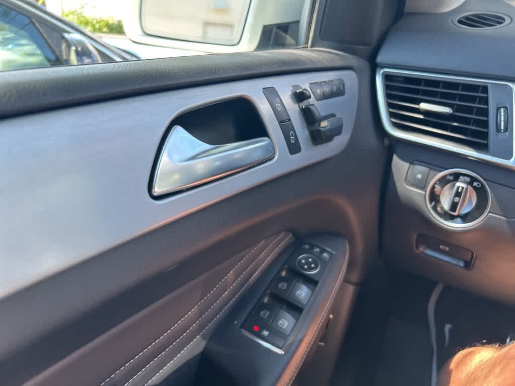 Thumbnail: 2012 Mercedes-Benz M-Class - 8