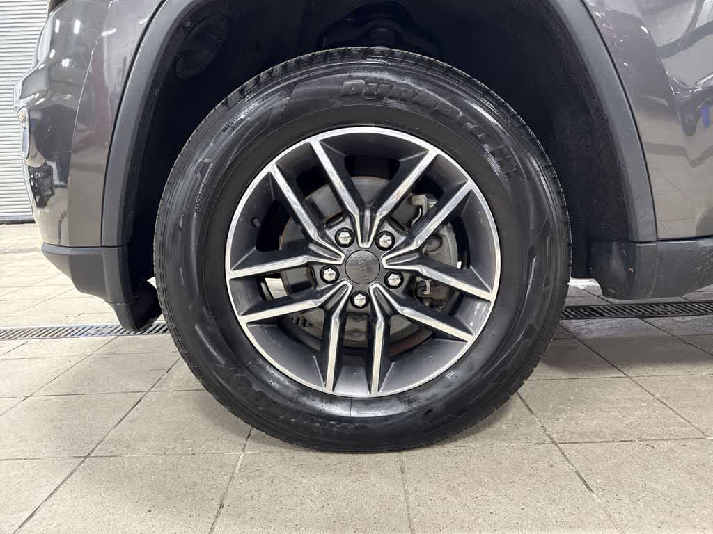 Thumbnail: 2019 Jeep Grand Cherokee - 10