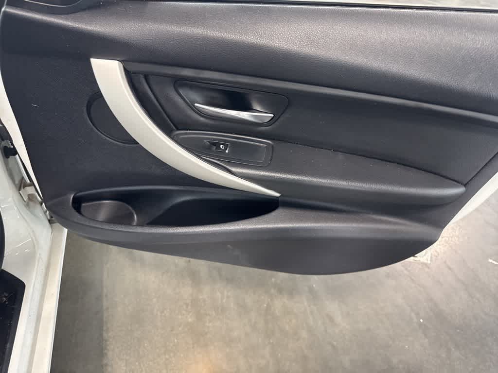 2017 BMW 3 Series 320i xDrive 16
